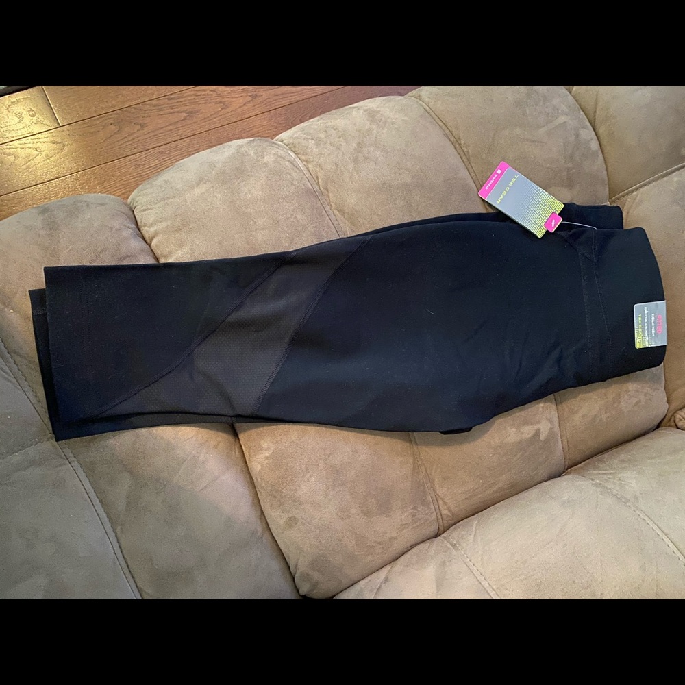 Capri athletic leggings, brand new w/ tags